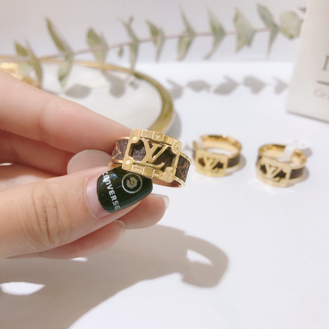 Replica LOUIS VUITTON Ring