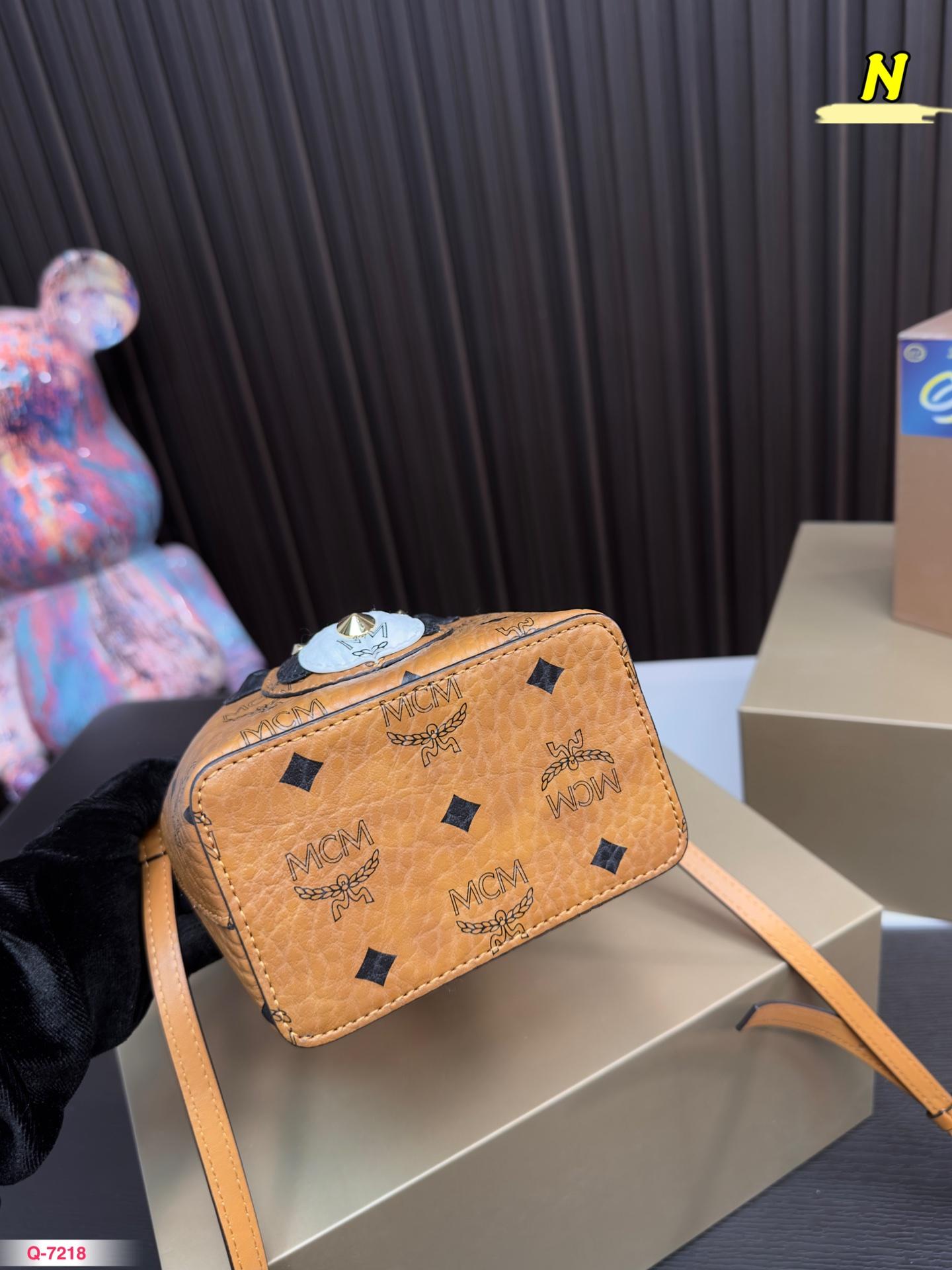 Replica MCM Bag 18*13CM
