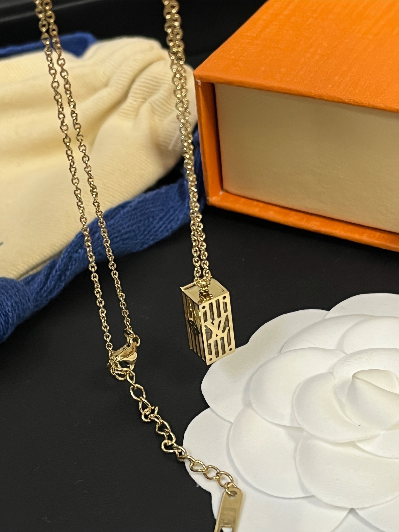 Replica LOUIS VUITTON Necklace