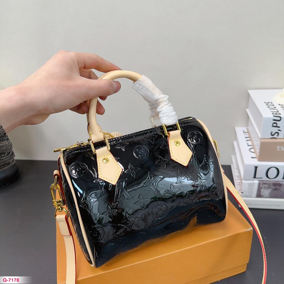 Replica Louis Vuitton Bag 15*20CM