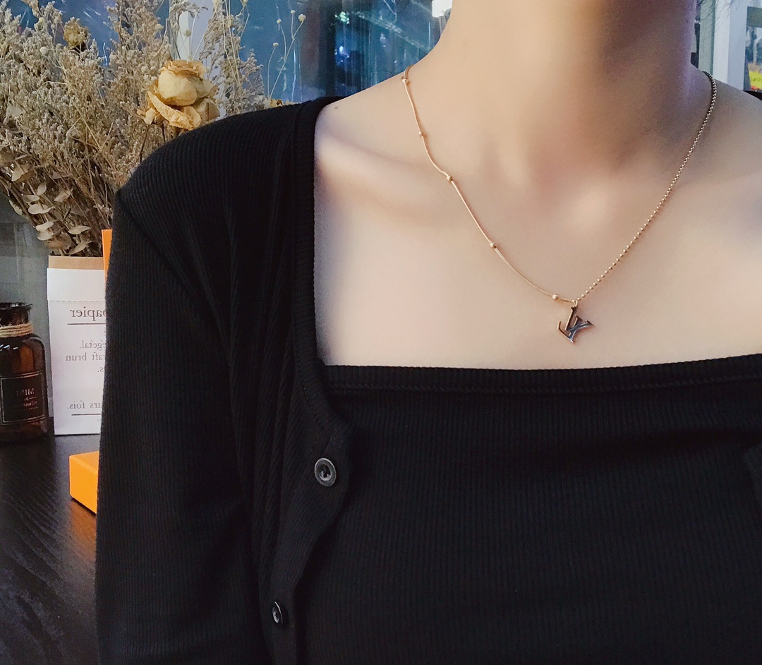 Replica LOUIS VUITTON Necklace