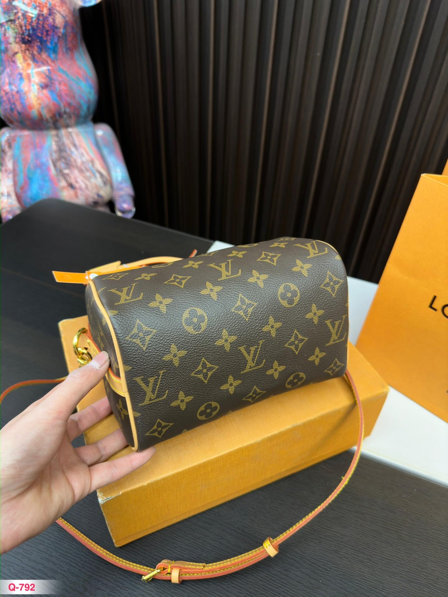 Replica Louis Vuitton Bag 15*20CM