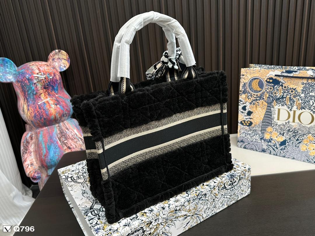Replica Dior Bag   24*20CM/33*26CM/38*32CM