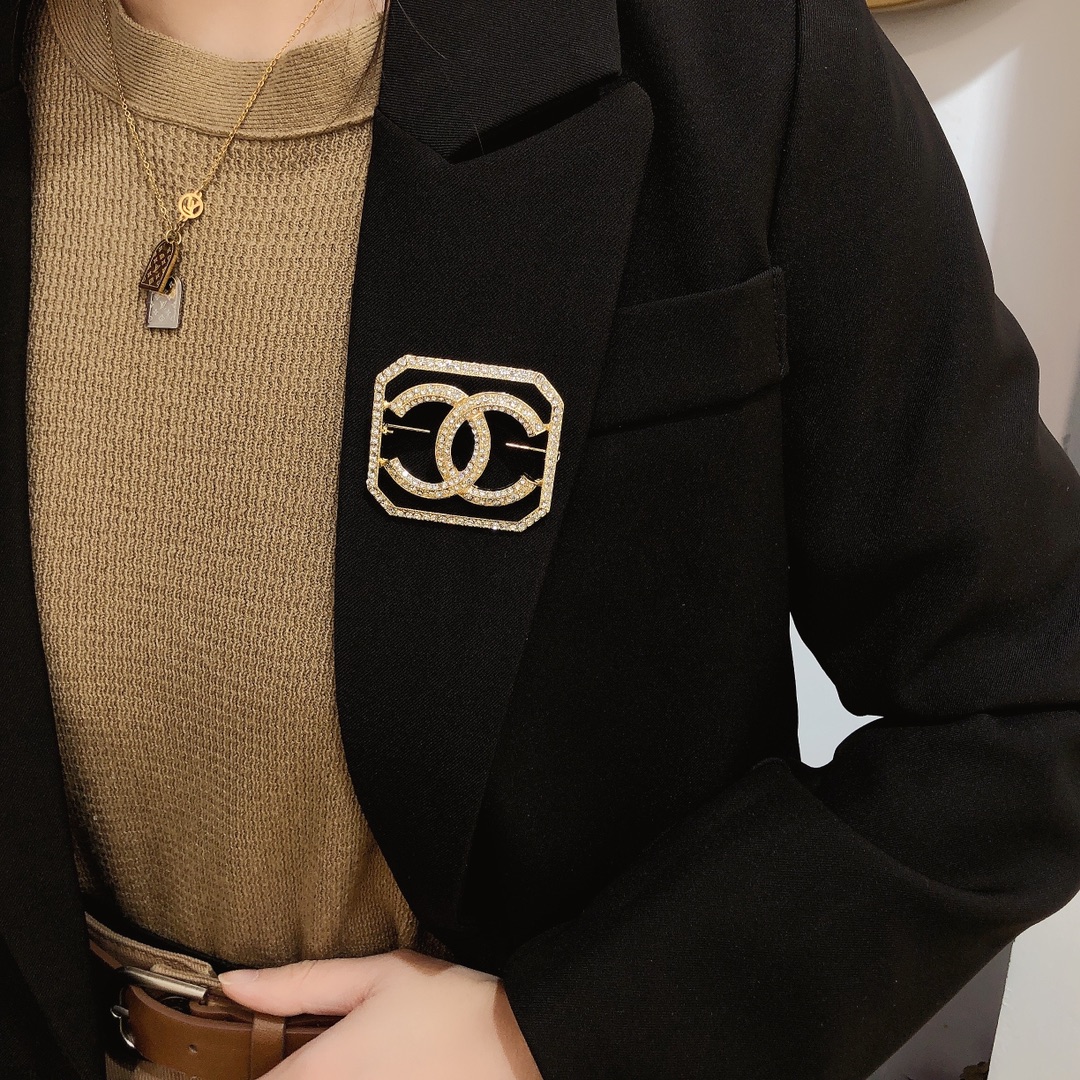 Replica CHANEL Brooch