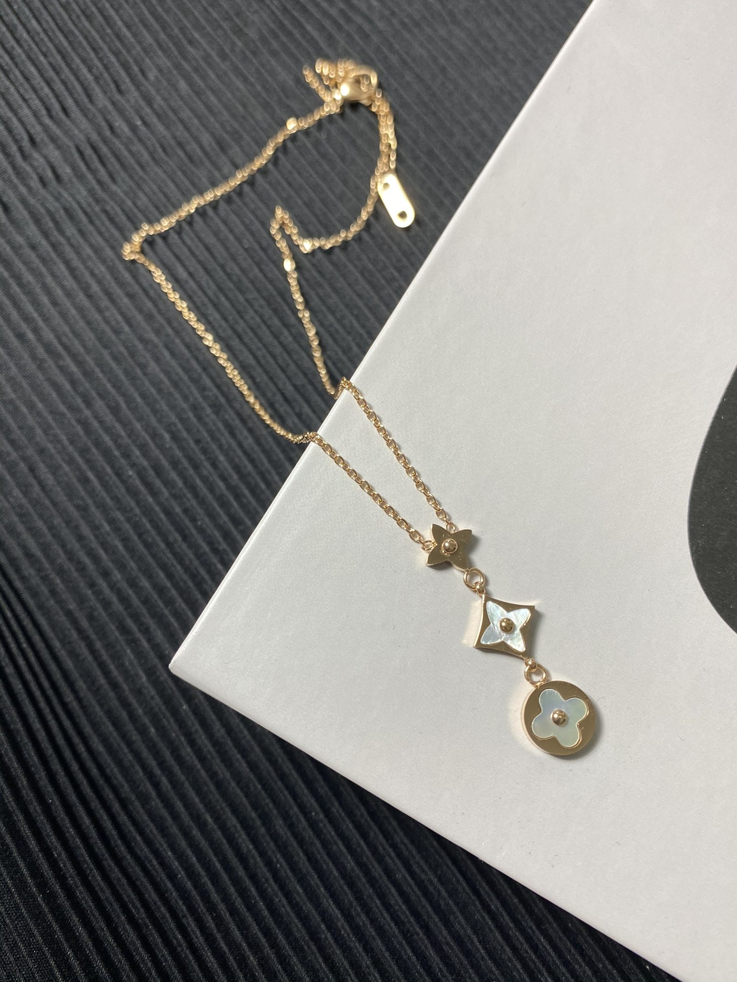 Replica LOUIS VUITTON Necklace