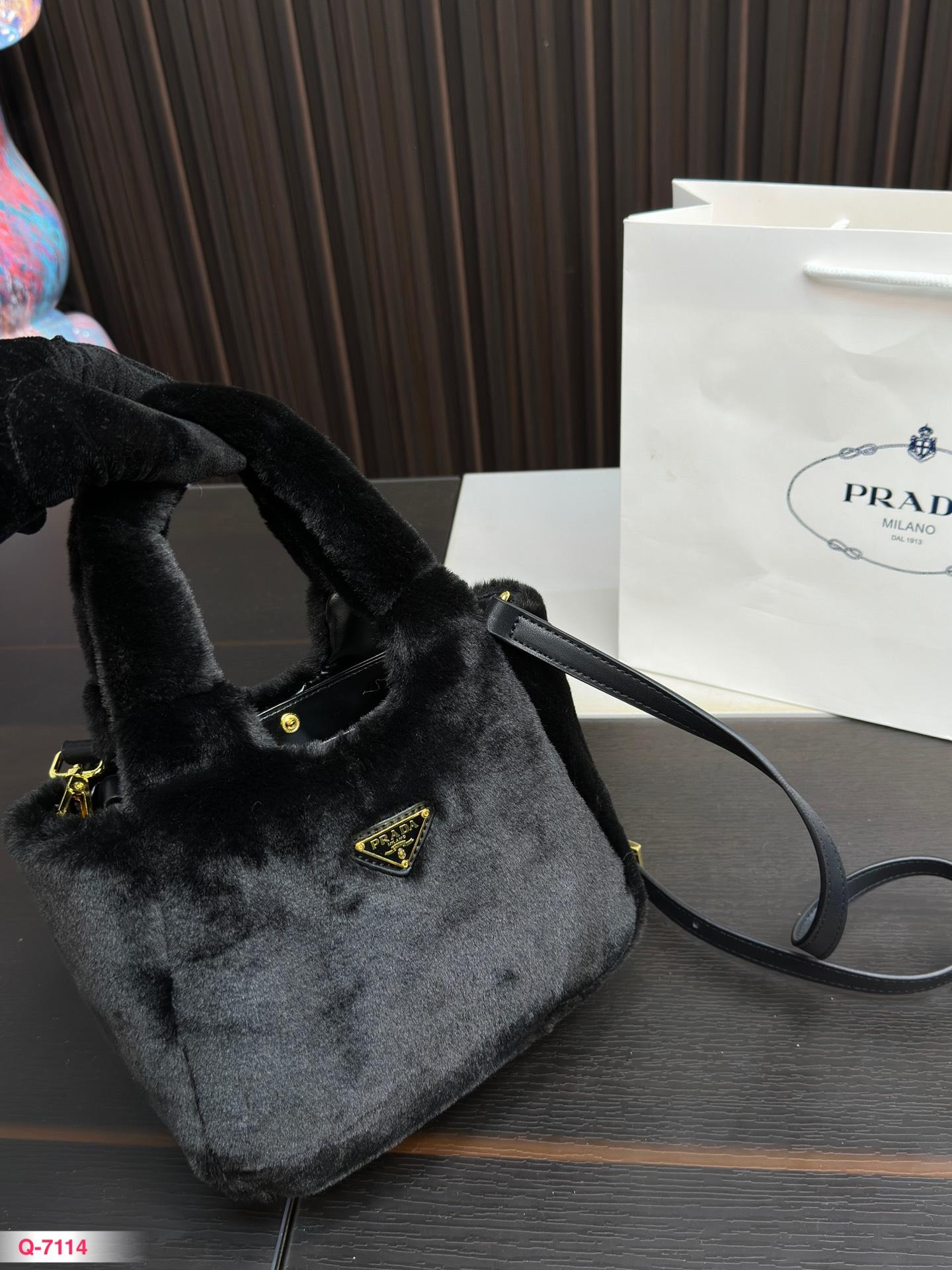 Replica Prada Bag 20*16CM