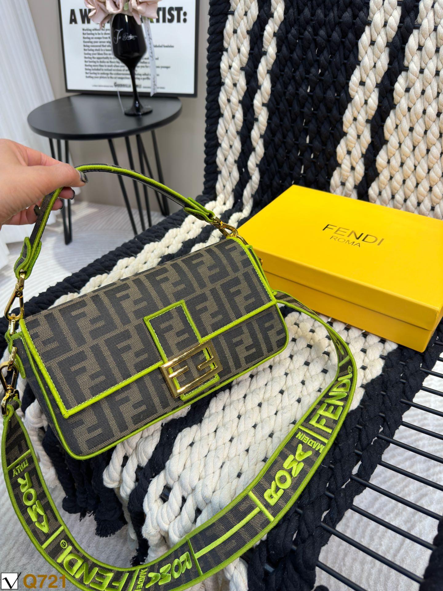 Replica Fendi Bag 14*25CM