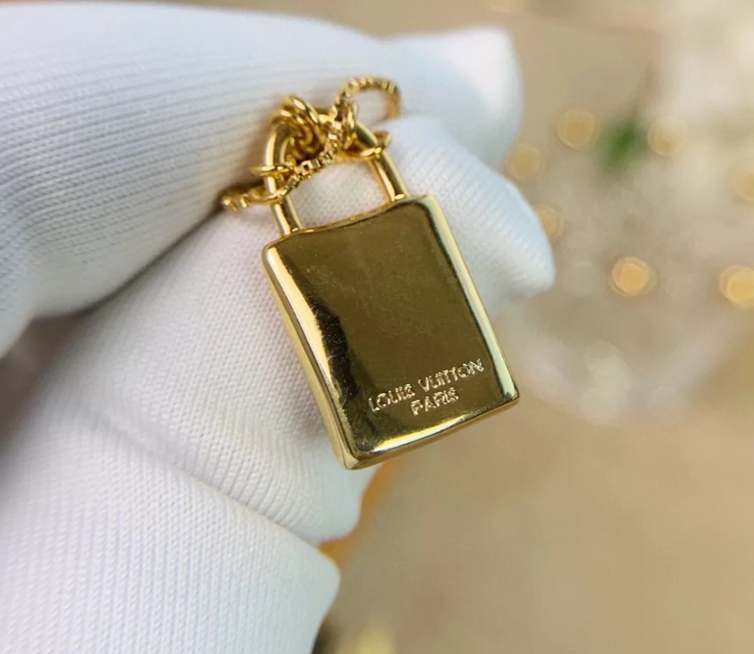 Replica LOUIS VUITTON Necklace