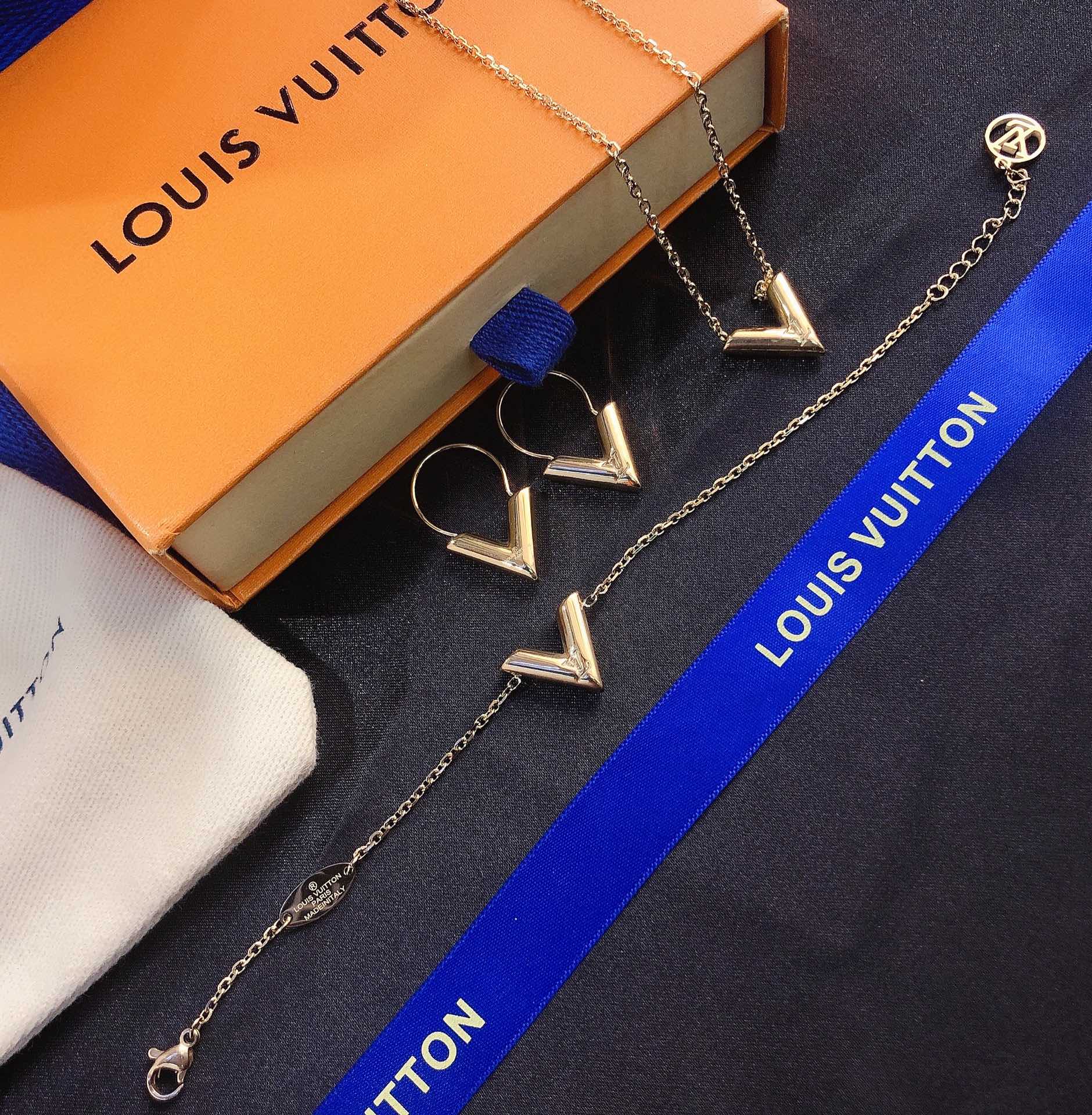 Replica LOUIS VUITTON Necklace