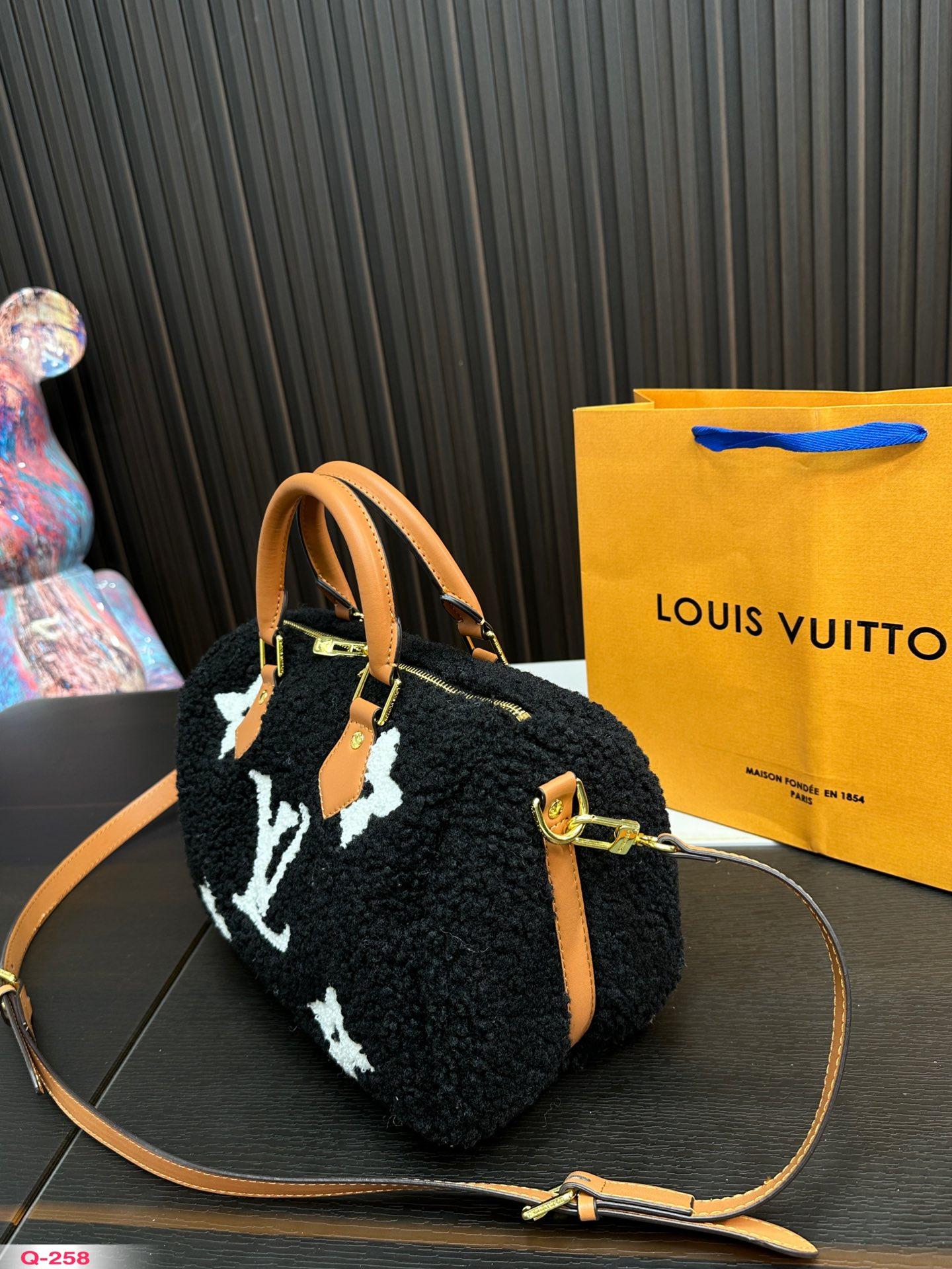 Replica Louis Vuitton Bag 26*18CM