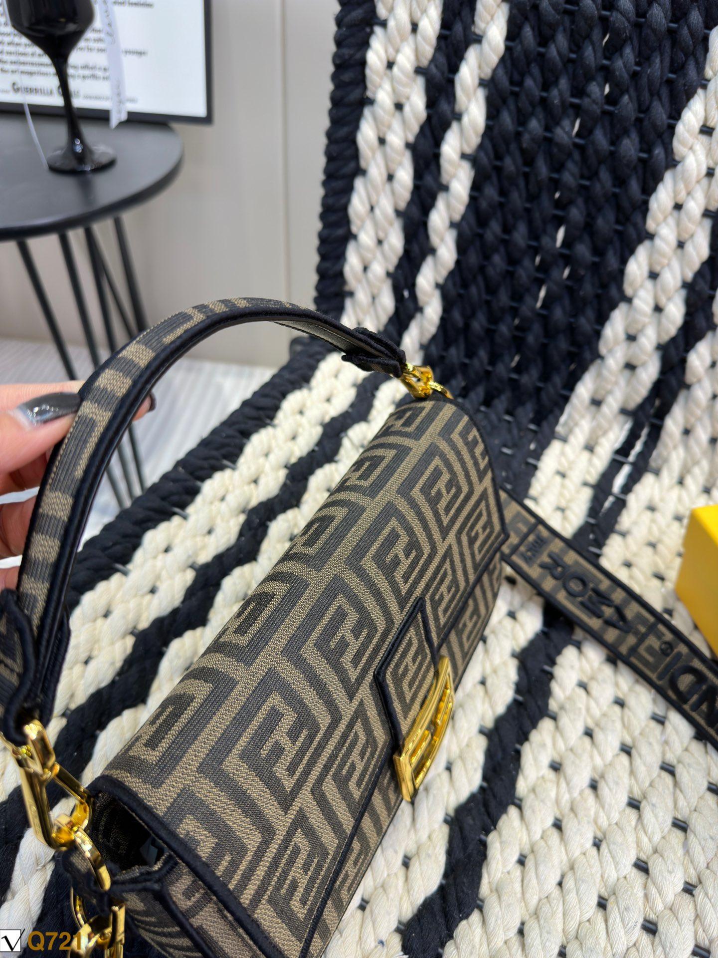 Replica Fendi Bag 14*25CM
