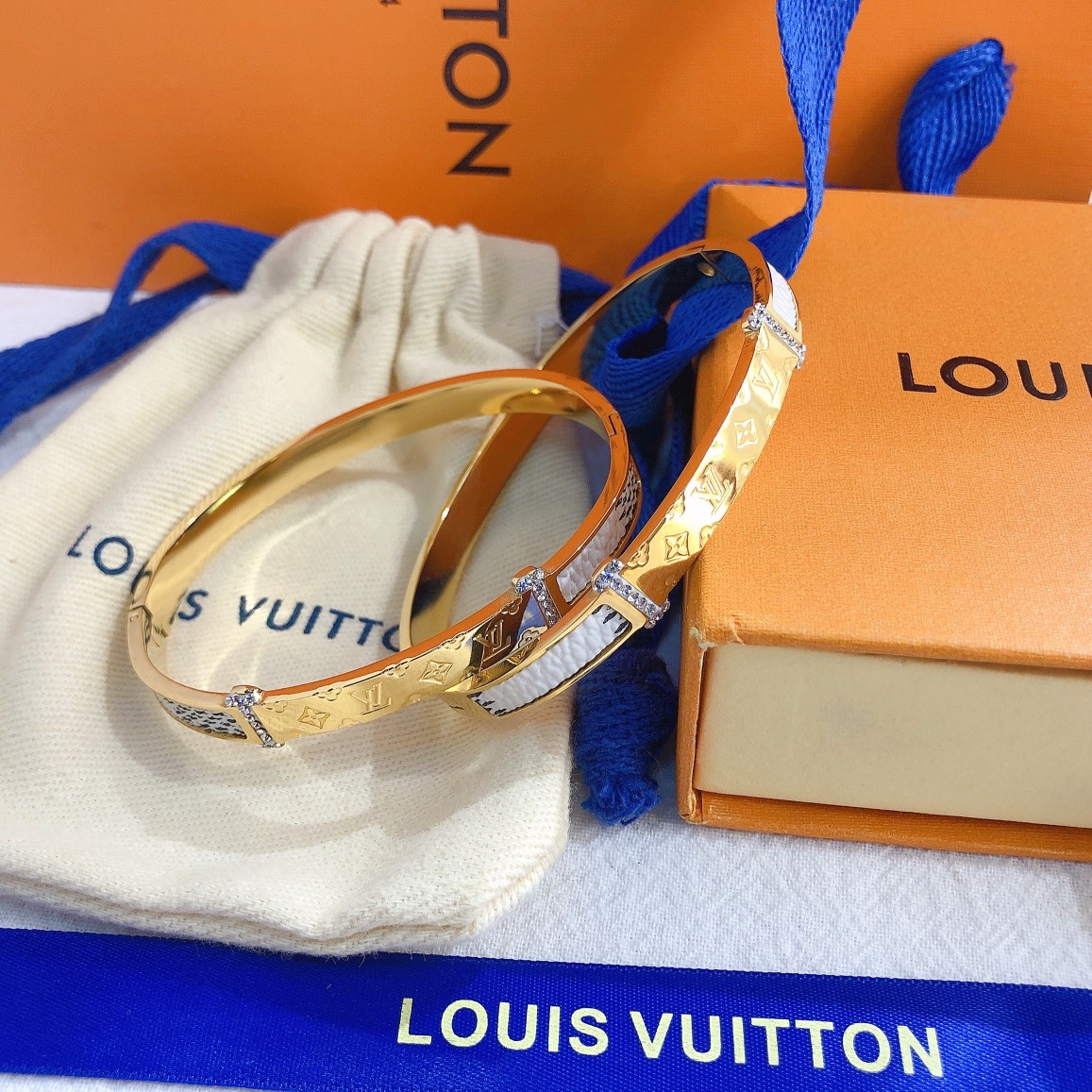 Replica LOUIS VUITTON Bangle