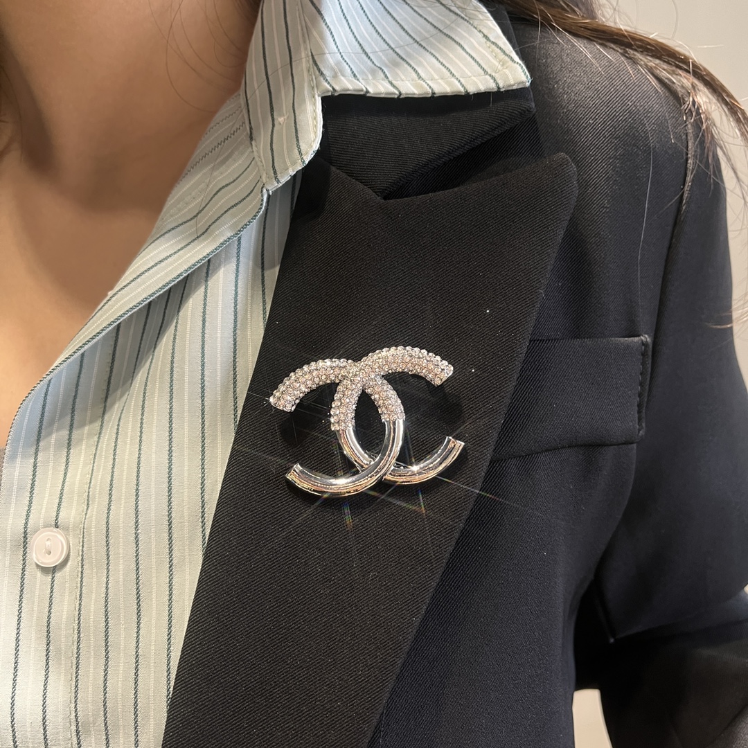 Replica CHANEL Brooch