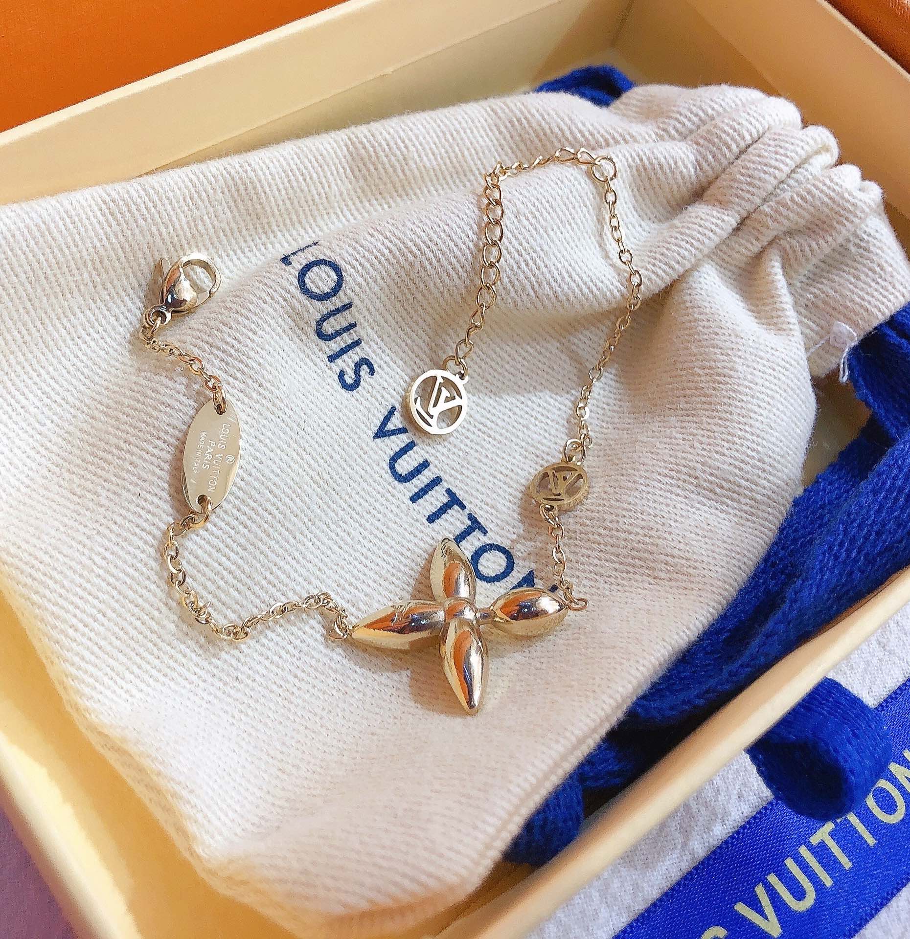 Replica LOUIS VUITTON Necklace