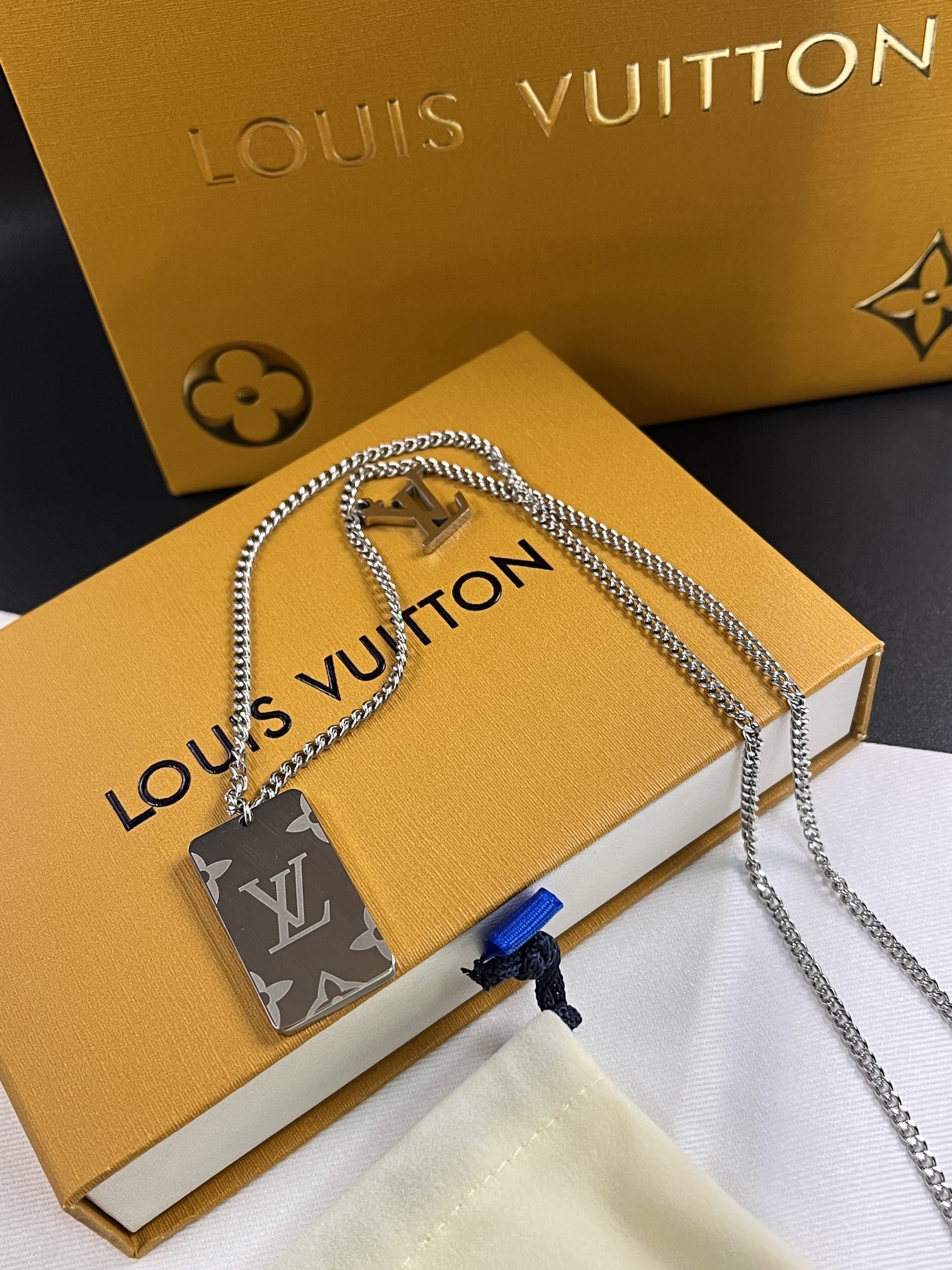 Replica LOUIS VUITTON Necklace