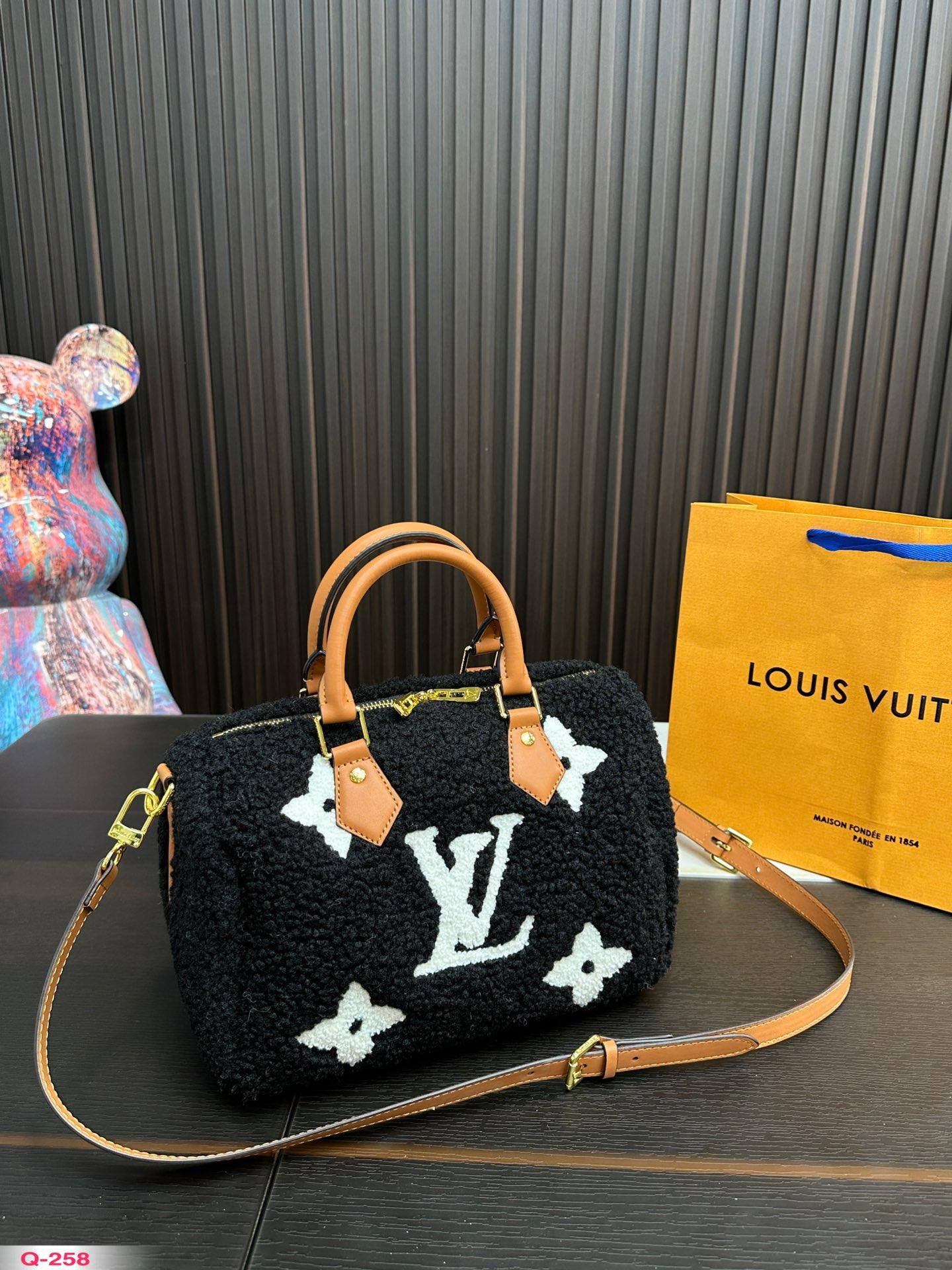 Replica Louis Vuitton Bag 26*18CM