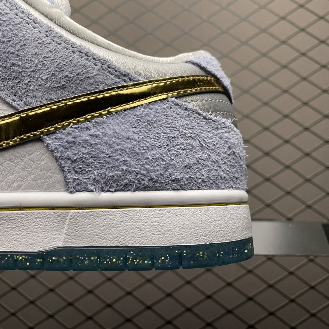 Replica Nike Dunk SB Shoe Sean Cliver  Nike SB Dunk Low Pro QS Holiday Special _01810