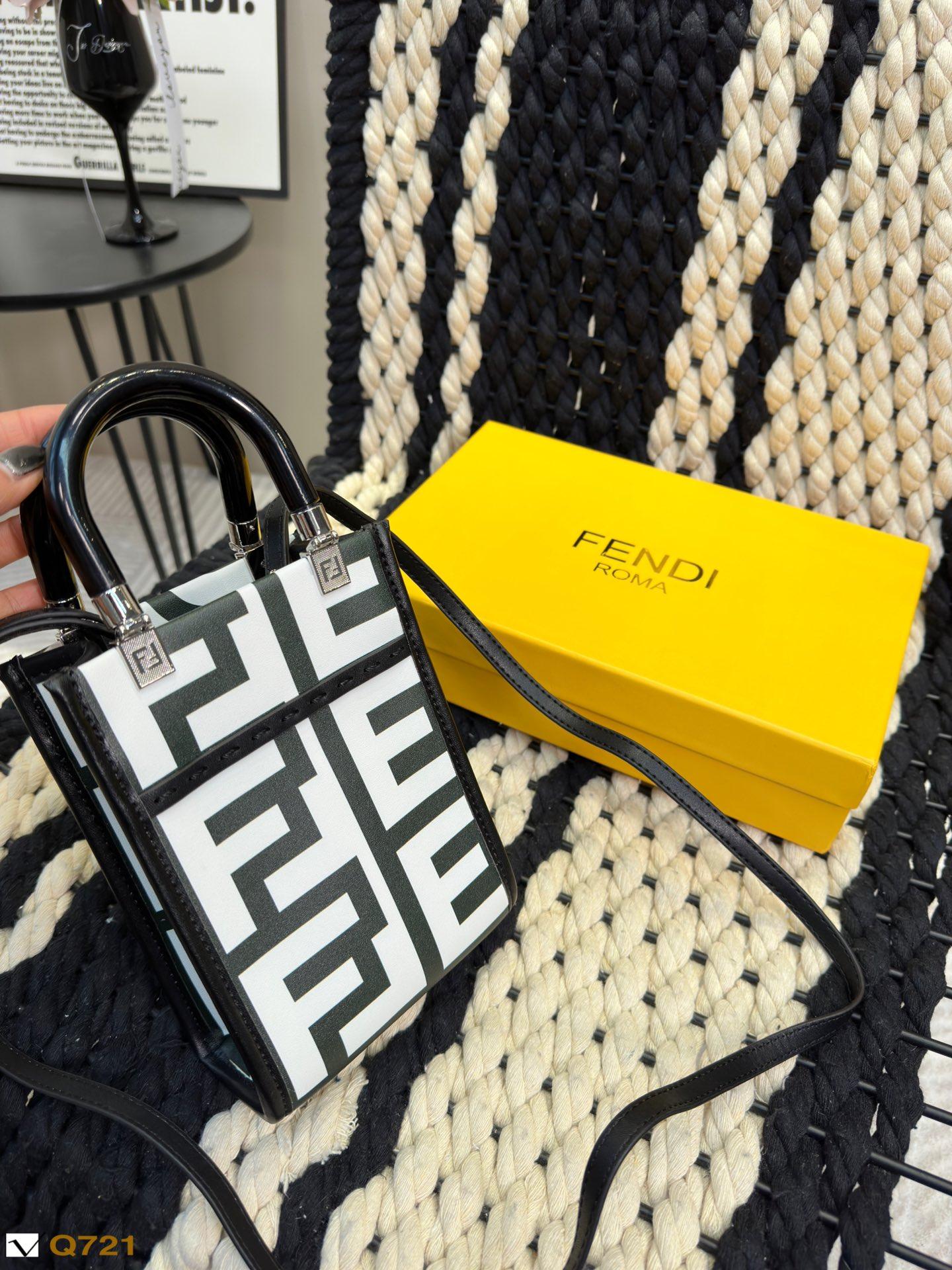 Replica Fendi Bag 13*7*19CM