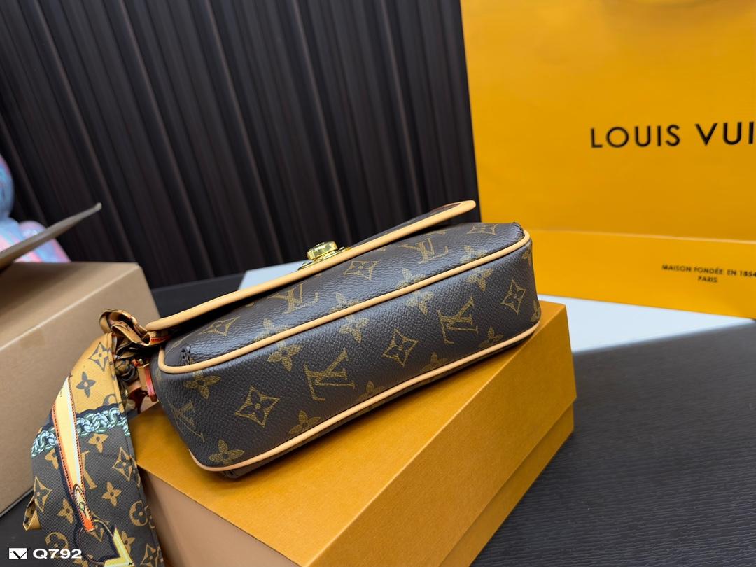 Replica Louis Vuitton Bag 13*22CM