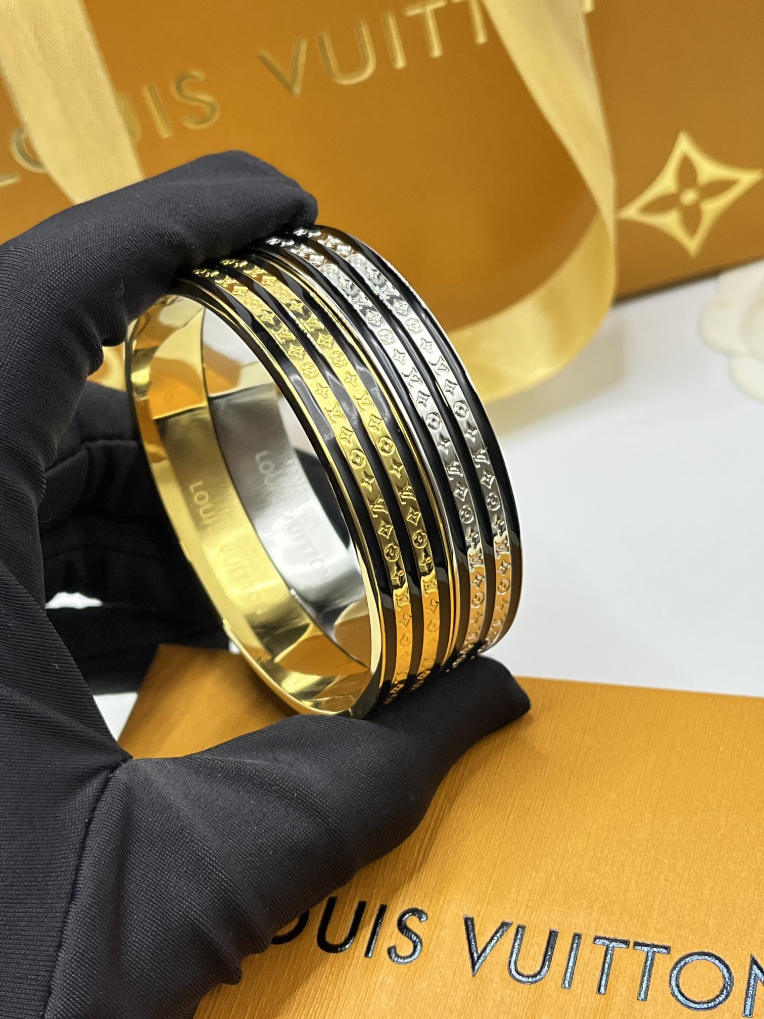Replica LOUIS VUITTON Bangle
