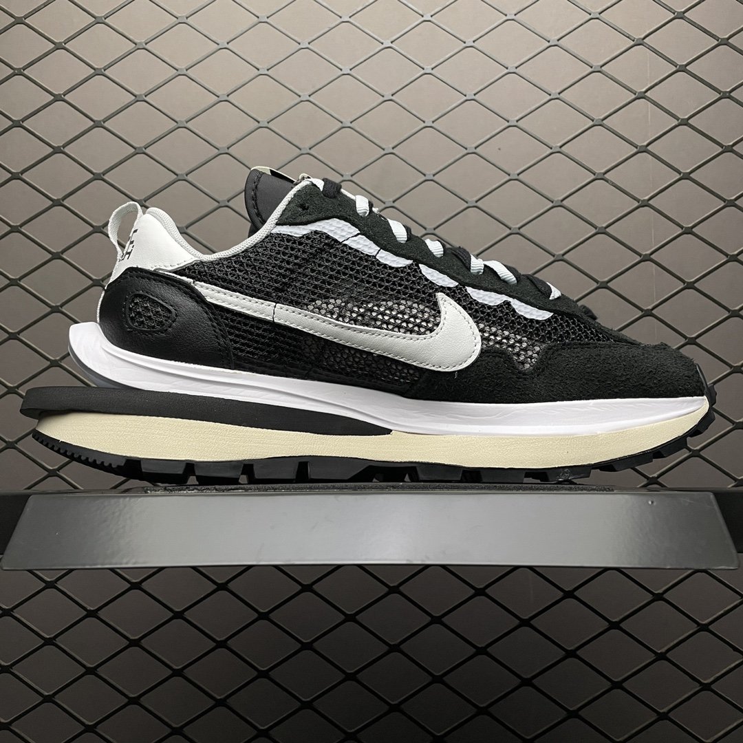 Replica Nike Shoe Sacai x Nike Vaporwaffle 3.0Black And White CV1363-00136-48