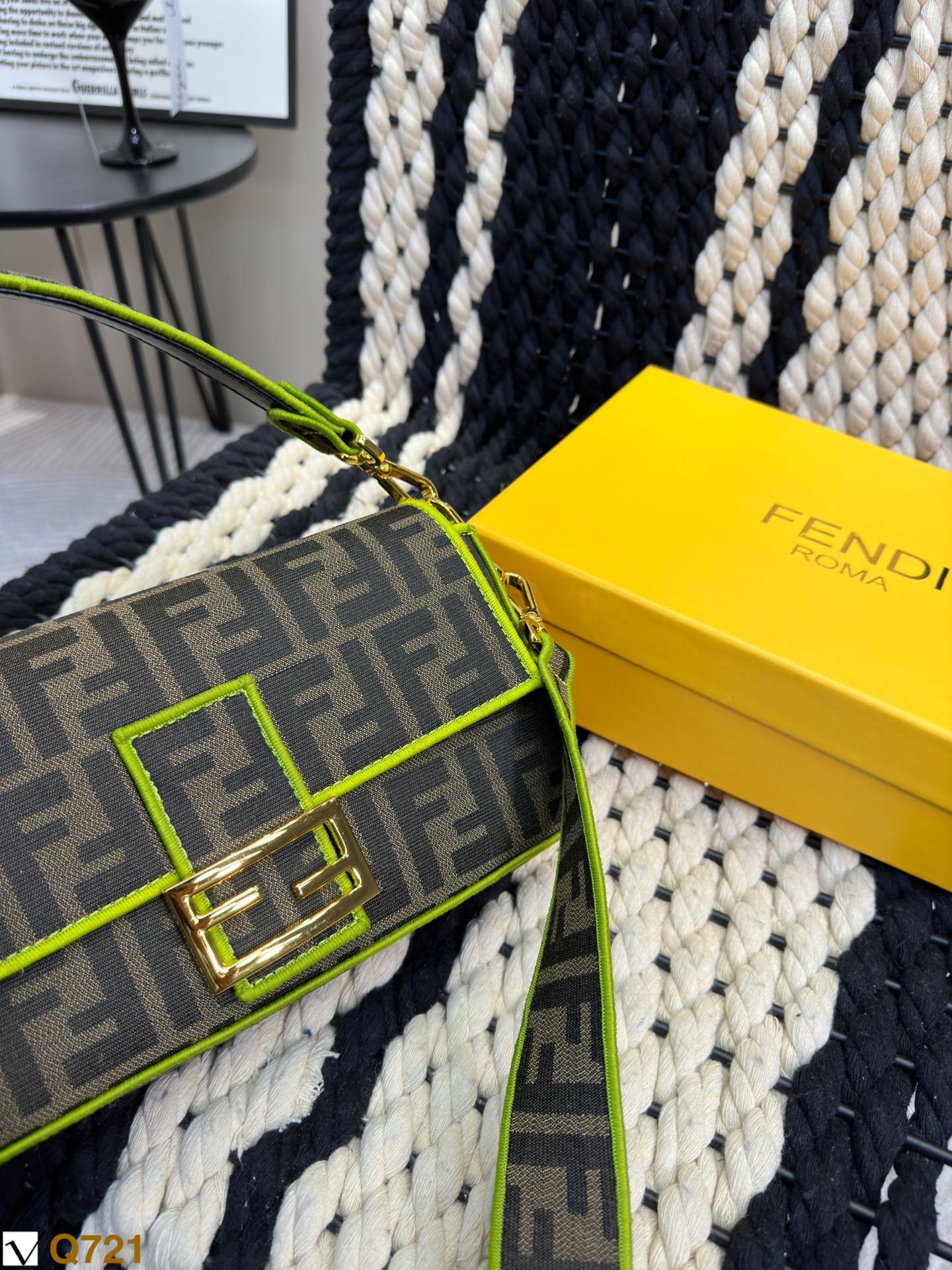 Replica Fendi Bag 14*25CM