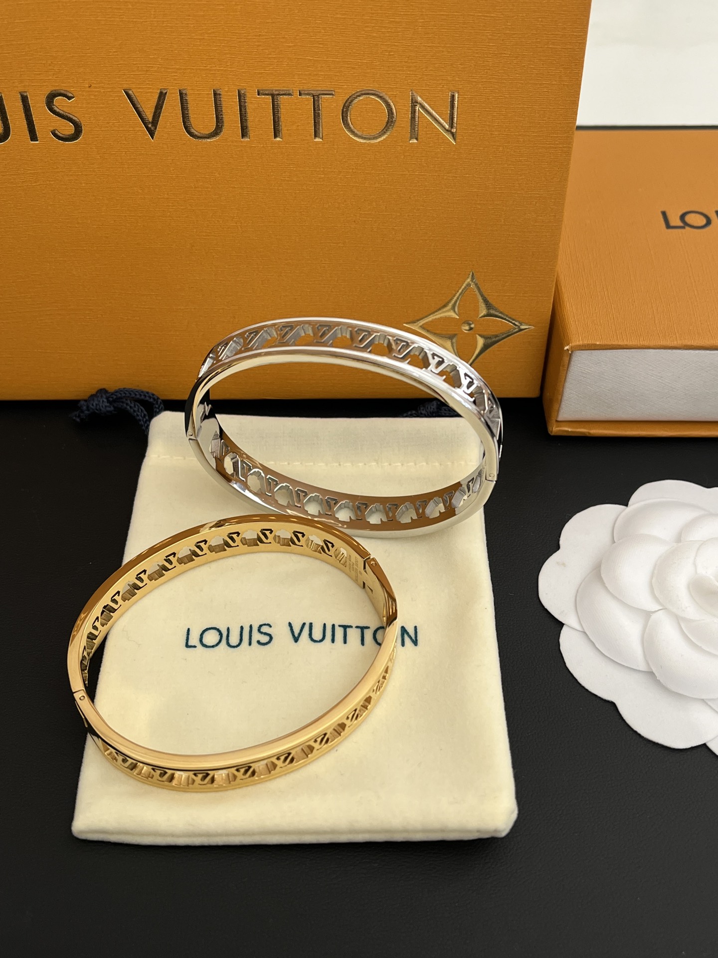 Replica LOUIS VUITTON Bangle