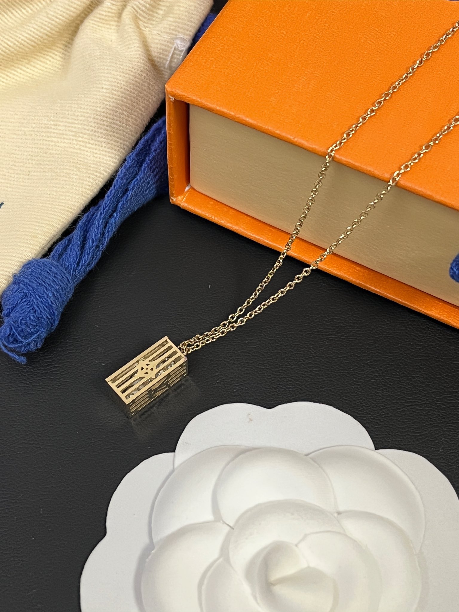 Replica LOUIS VUITTON Necklace