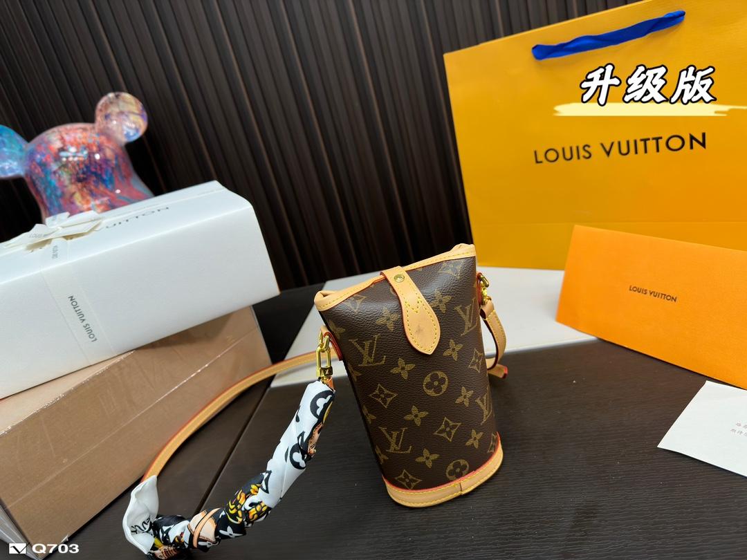 Replica Louis Vuitton Bag 6*14*18CM