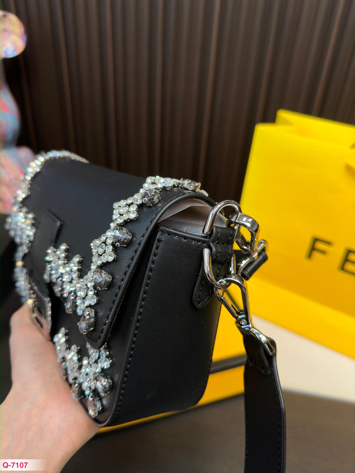 Replica Fendi Bag 15*25CM