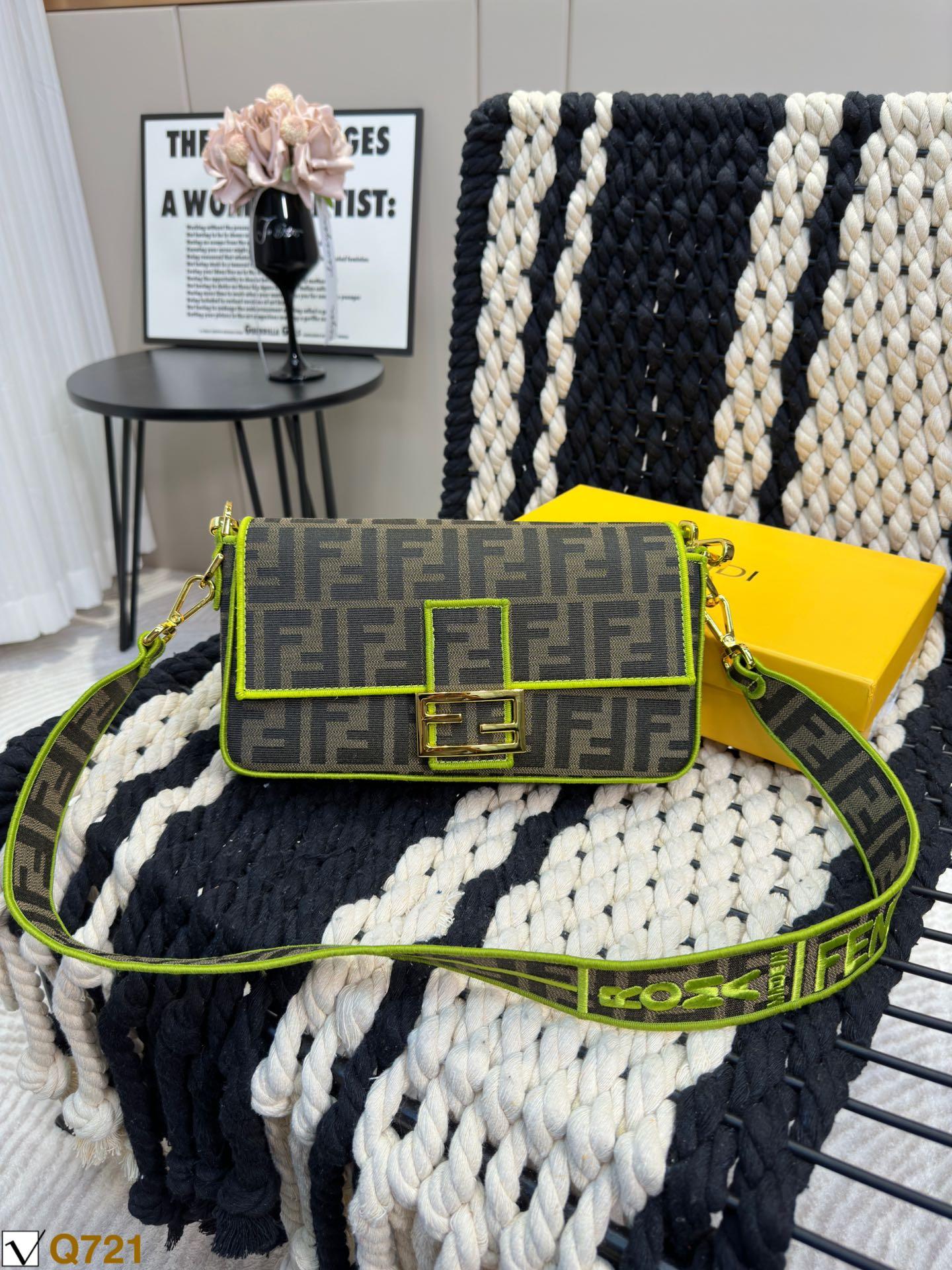 Replica Fendi Bag 14*25CM