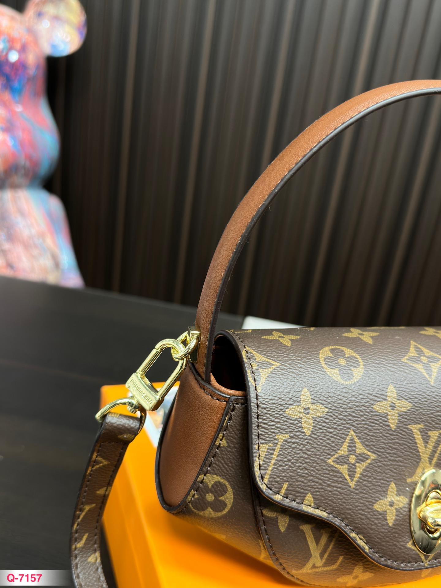Replica Louis Vuitton Bag 11*21CM
