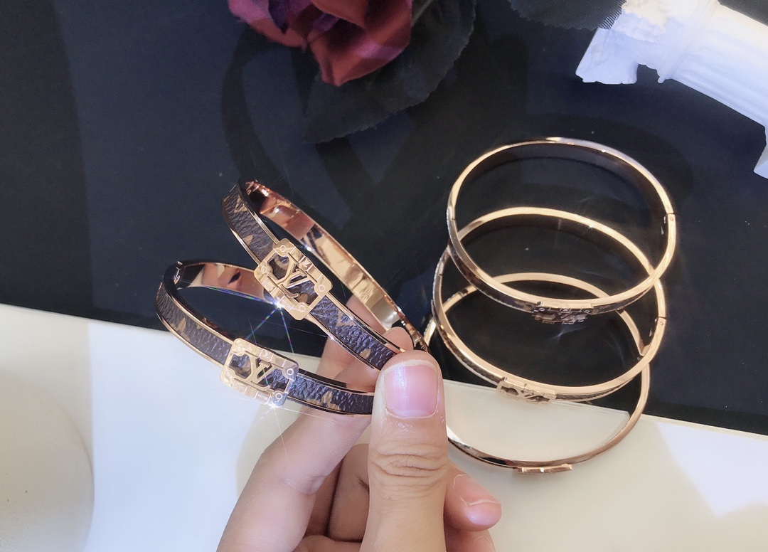 Replica LOUIS VUITTON Bangle