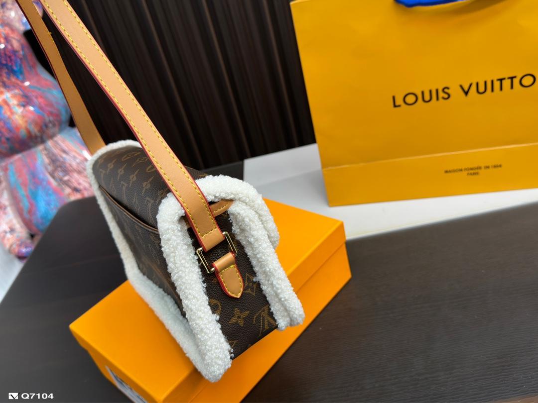 Replica Louis Vuitton Bag 26*15CM