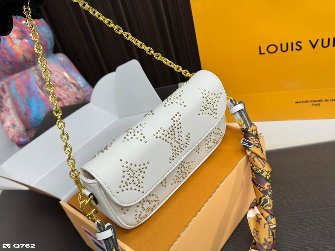 Replica Louis Vuitton Bag 11.5*22CM