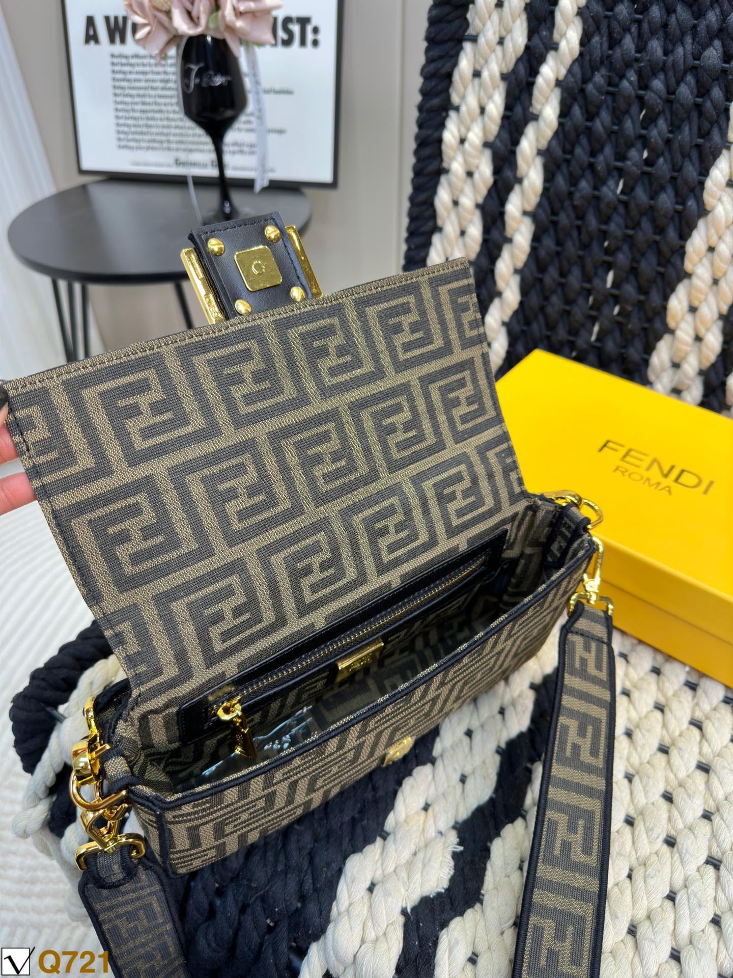 Replica Fendi Bag 14*25CM