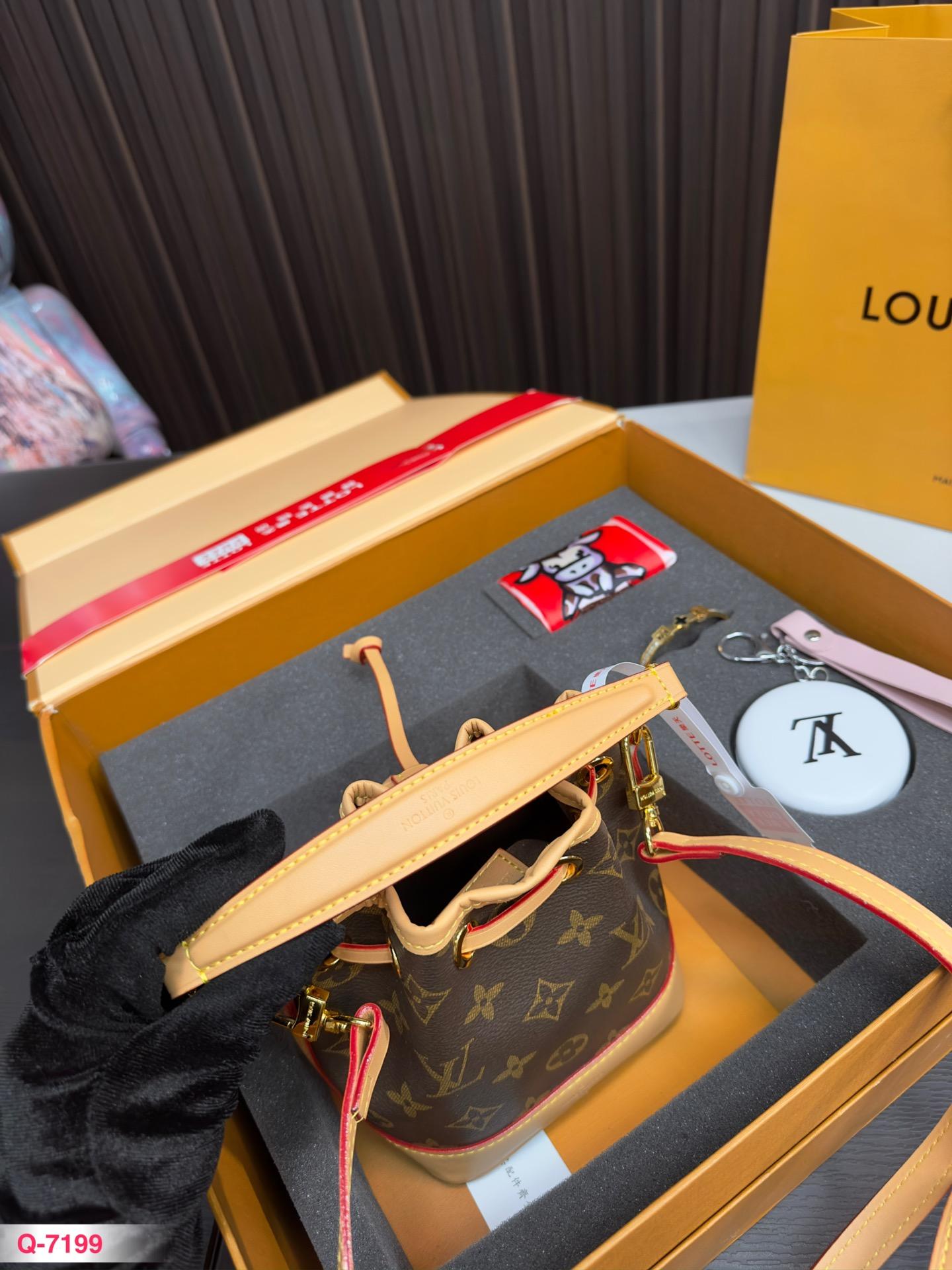 Replica Louis Vuitton Bag set 13*16CM