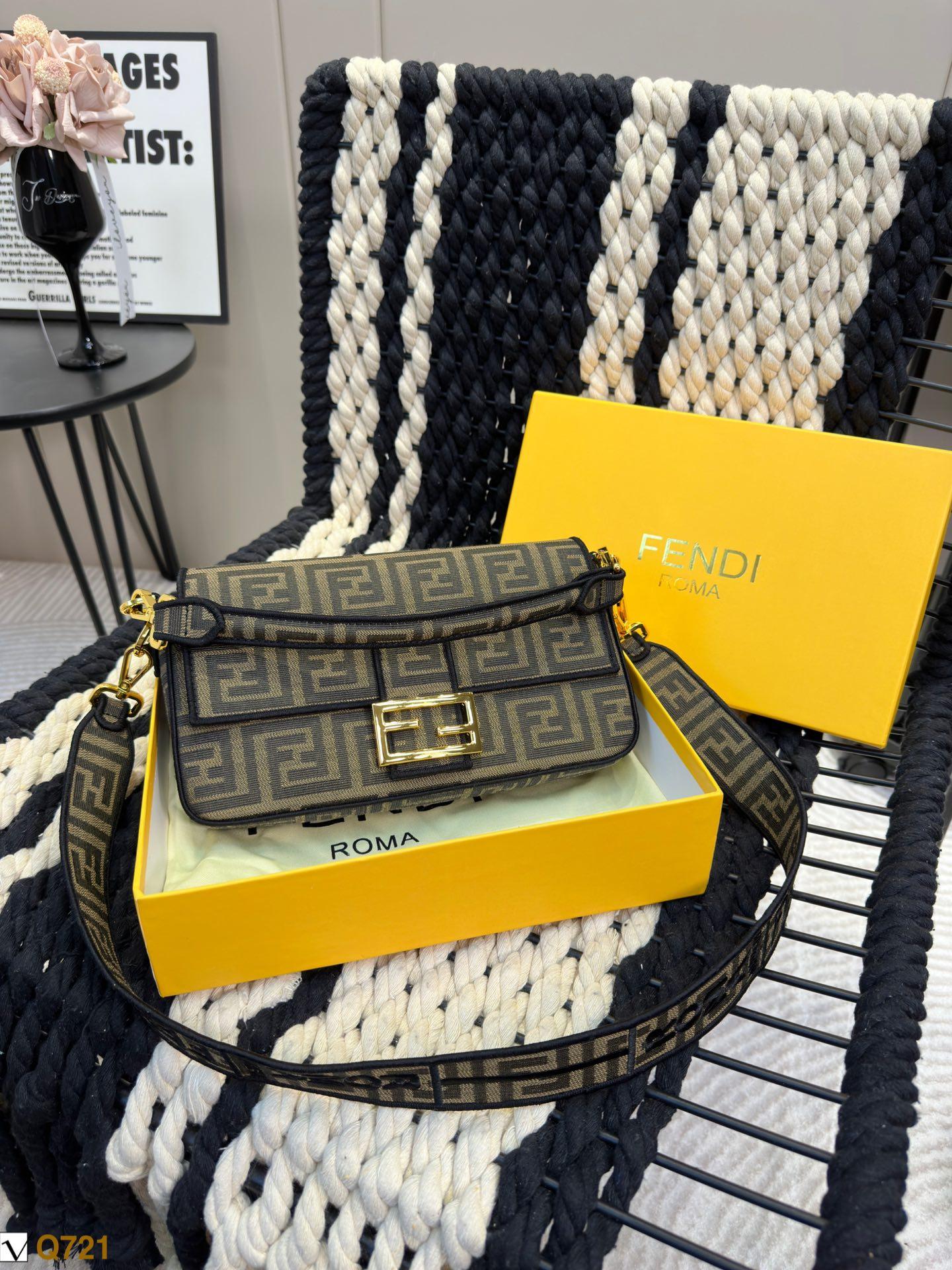 Replica Fendi Bag 14*25CM