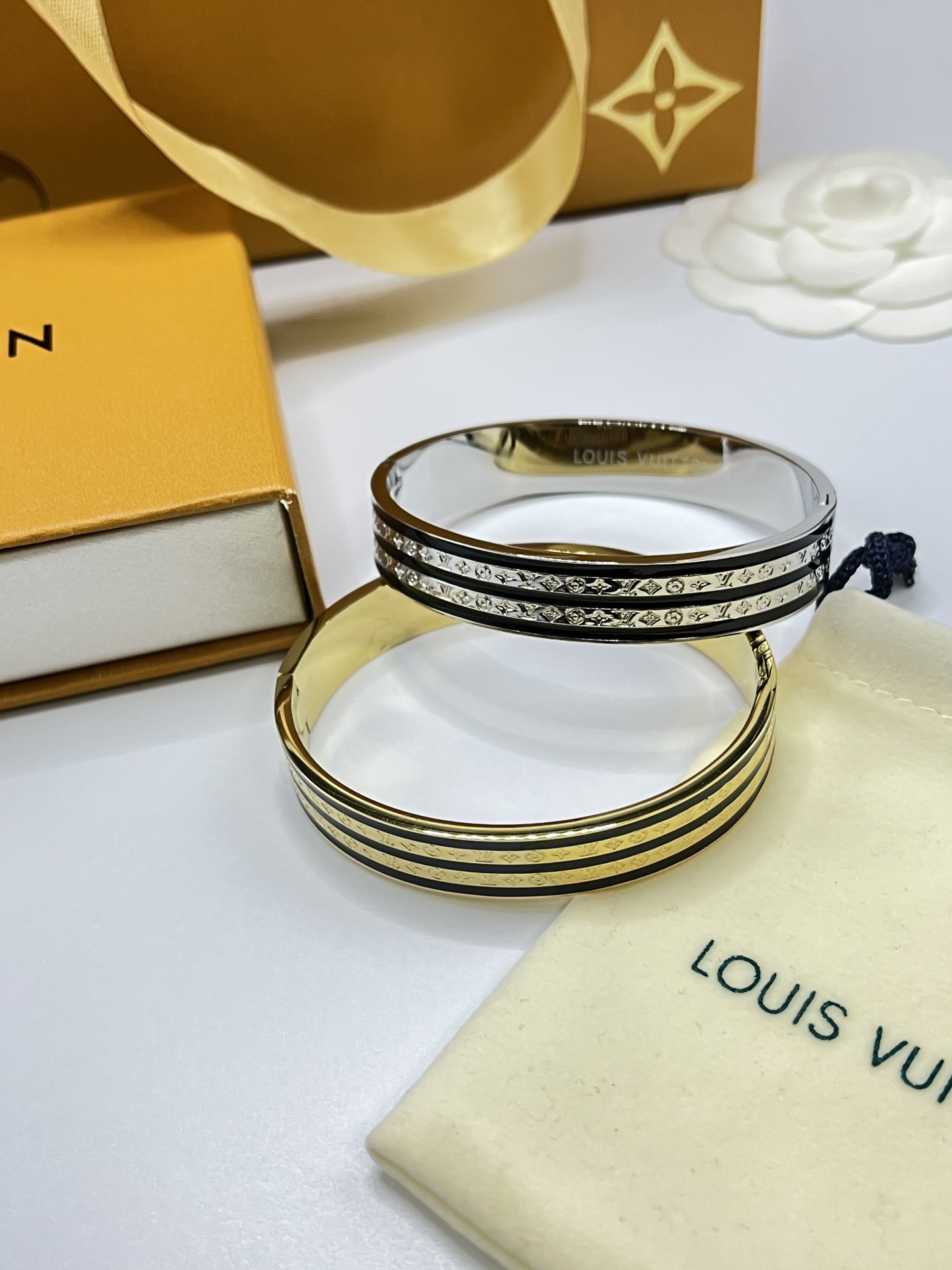 Replica LOUIS VUITTON Bangle