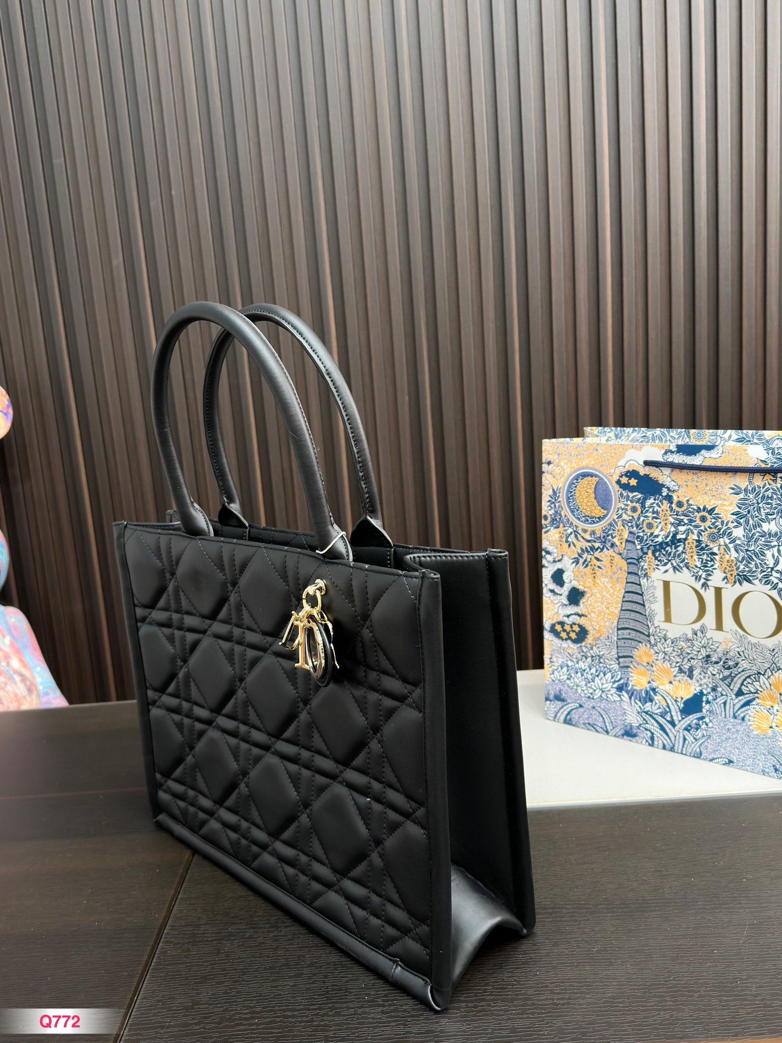 Replica Dior Bag  36*28CM/40*32CM