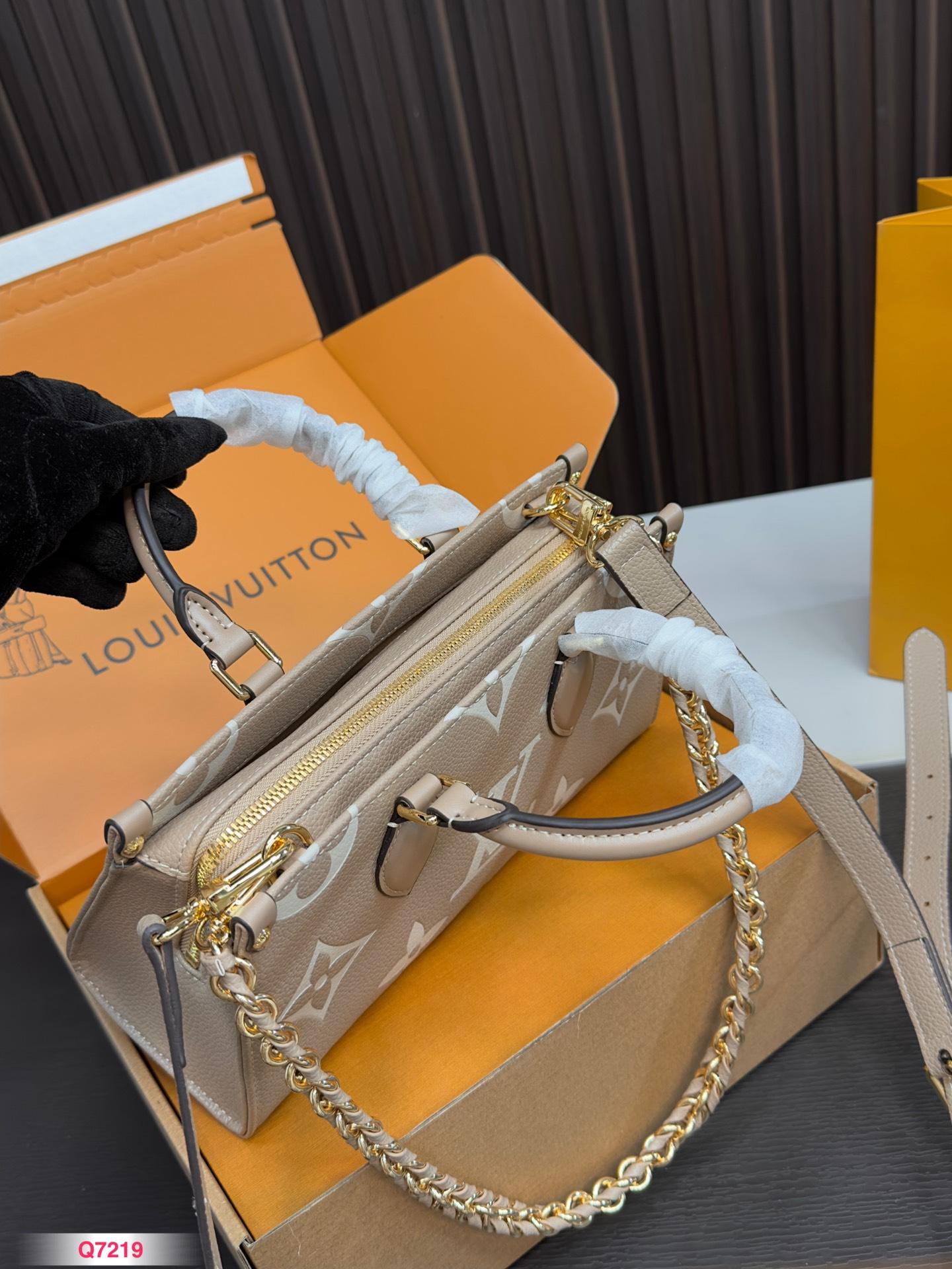 Replica Louis Vuitton Bag 14*26CM