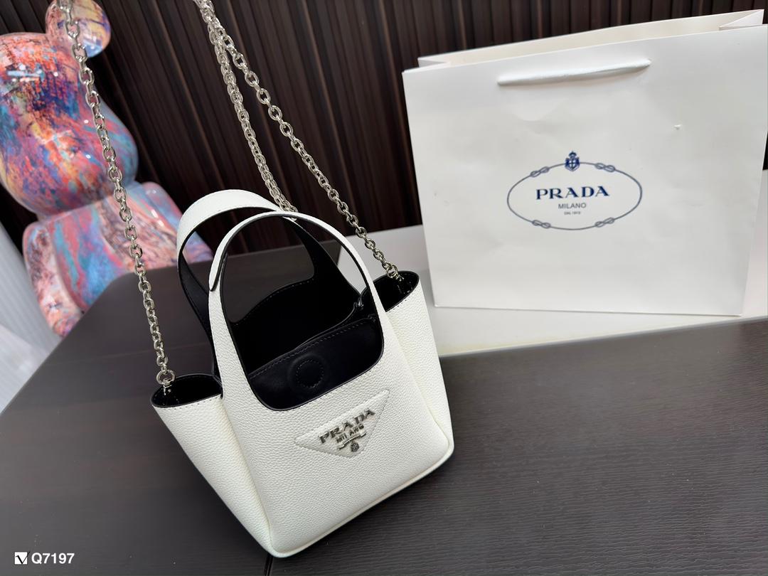 Replica Prada Bag 17*15CM
