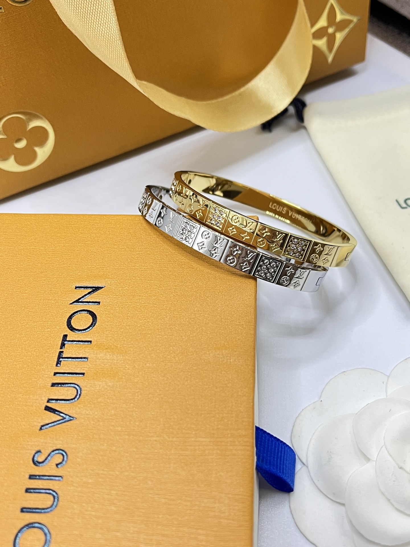 Replica LOUIS VUITTON Bangle