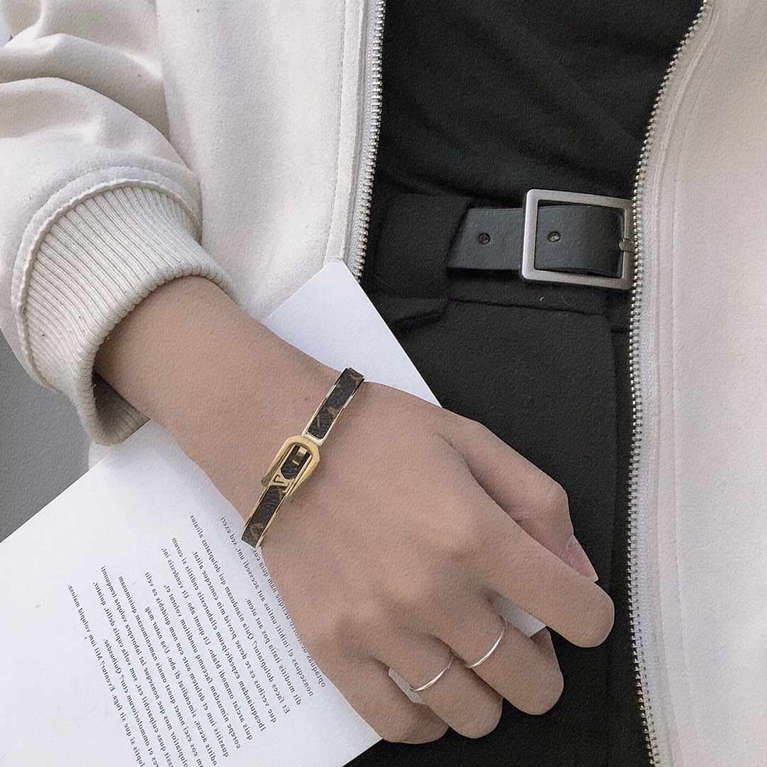 Replica LOUIS VUITTON Bangle