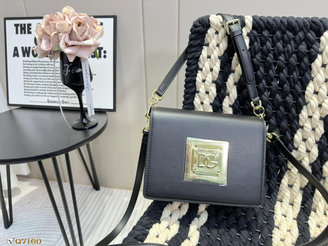 Replica Dolce Gabbana Bag  21.5*17CM