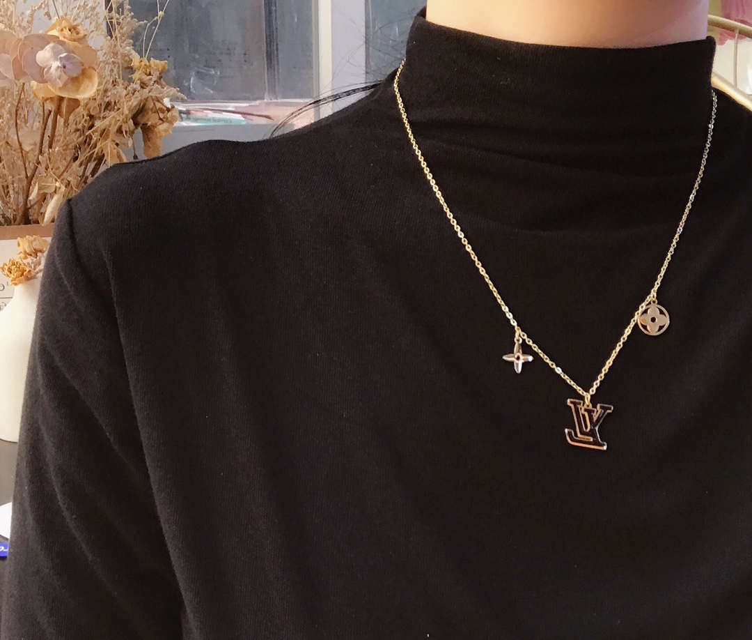 Replica LOUIS VUITTON Necklace