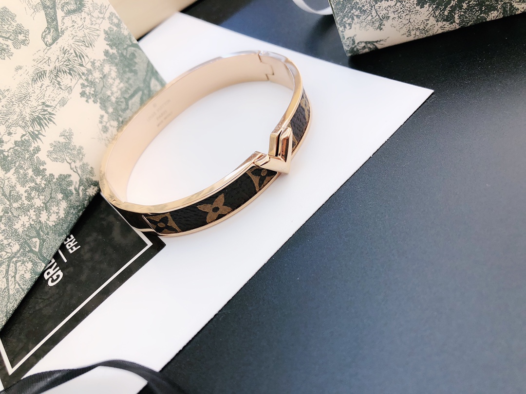 Replica LOUIS VUITTON Bangle