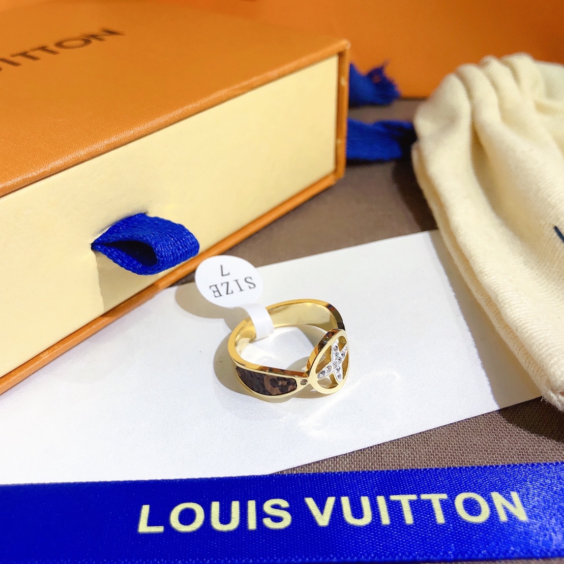 Replica LOUIS VUITTON Ring