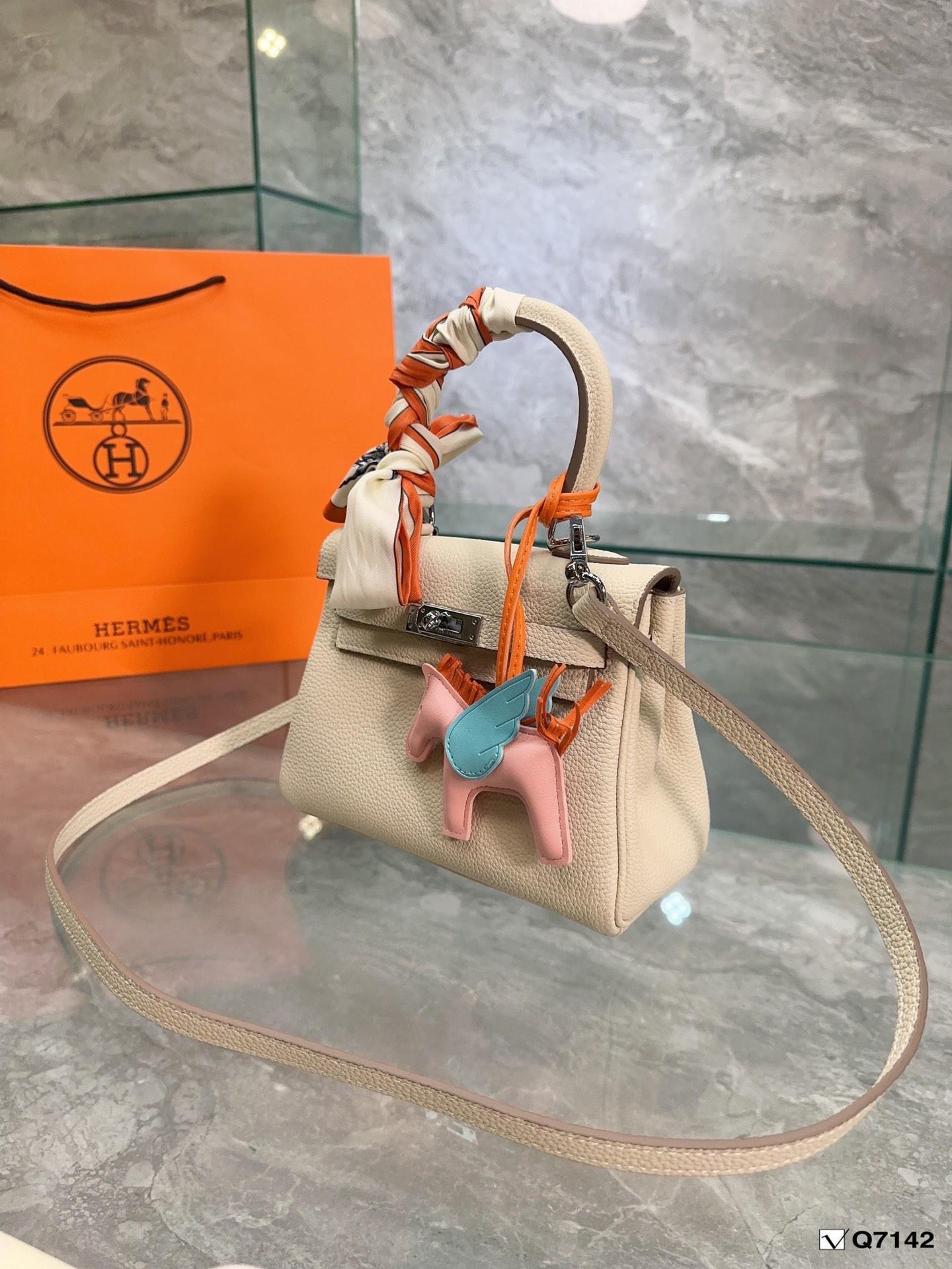 Replica Hermes Bag  20CM