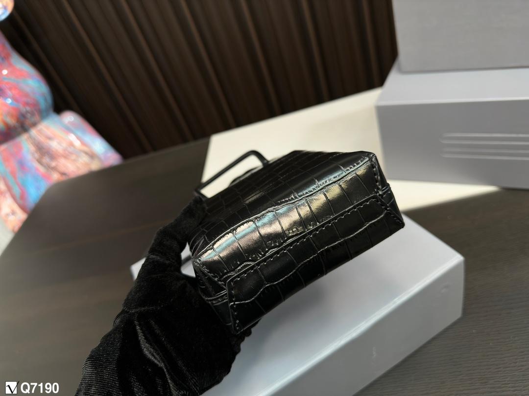 Replica Balenciaga Bag 13*18CM